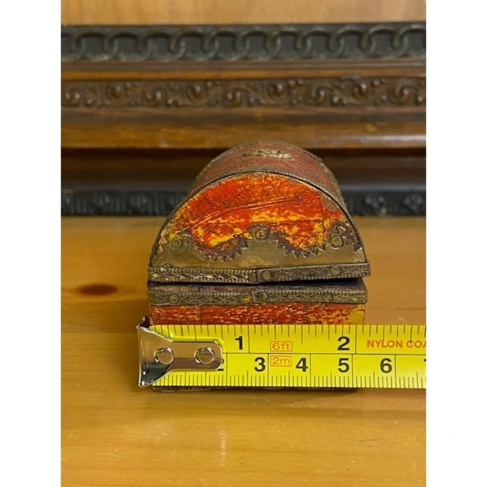 Unbranded vintage miniature